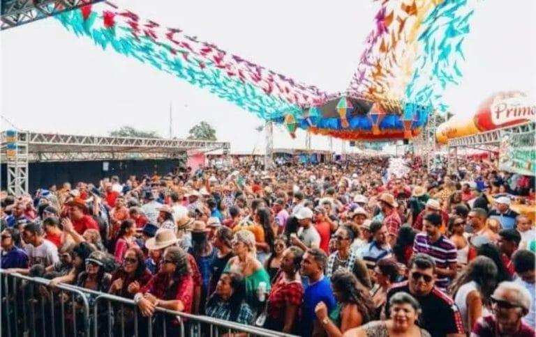 Folha de São Paulo repercute festa no distrito de Galante O Maior São João do Mundo: Folha de São Paulo repercute festa no distrito de Galante | Prefeitura de Campina Grande