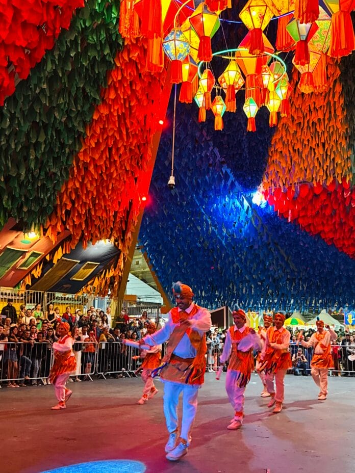 Festival de Grupos Folclóricos encanta o público e reforça compromisso da Prefeitura de Campina Grande com o resgate da cultura e das tradições, n’O Maior São João do Mundo | Prefeitura de Campina Grande Festival de Grupos Folclóricos encanta o público e reforça compromisso da Prefeitura de Campina Grande com o resgate da cultura e das tradições, n’O Maior São João do Mundo | Prefeitura de Campina Grande